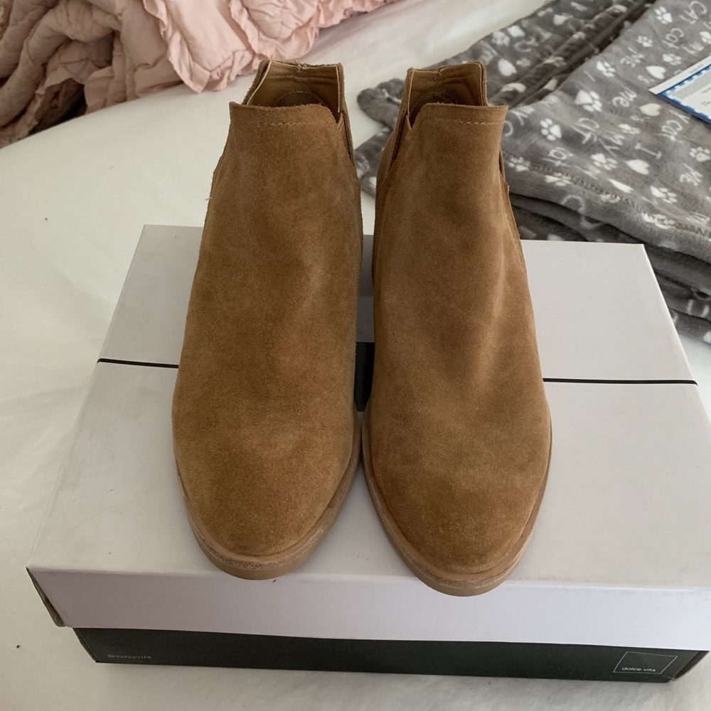 DOLCE VITA Tay in Saddle Suede